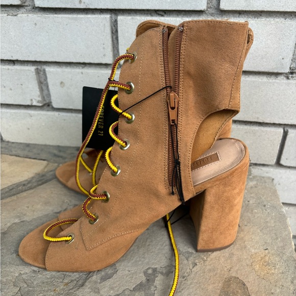 Forever 21 Strappy Lace-Up Block Heels - size 9 NWT - Picture 2 of 6